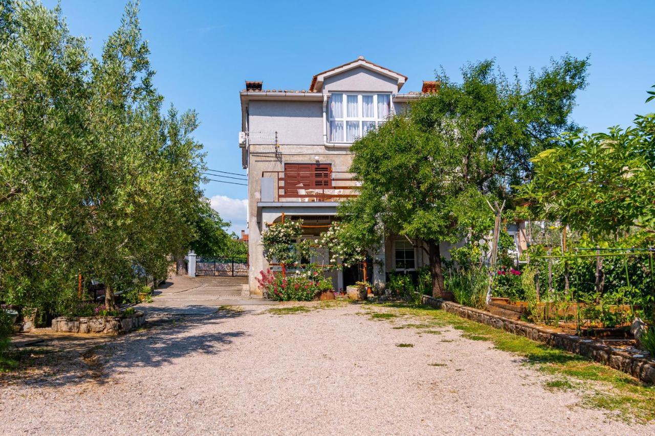 Apartments And Rooms With Parking Space Skrbcici, Krk - 21231 Exterior photo