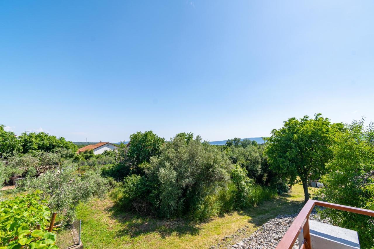 Apartments And Rooms With Parking Space Skrbcici, Krk - 21231 Exterior photo