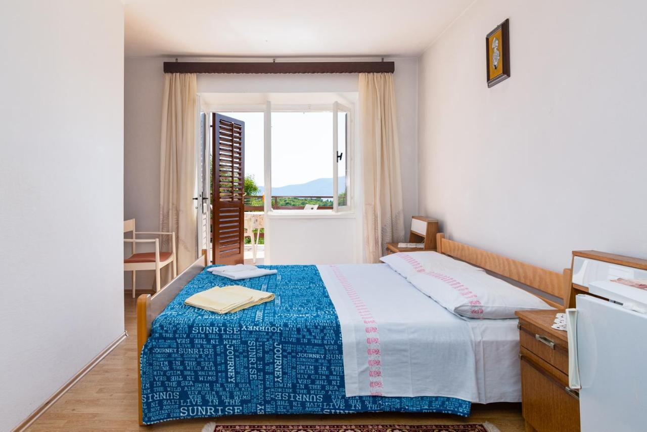 Apartments And Rooms With Parking Space Skrbcici, Krk - 21231 Exterior photo