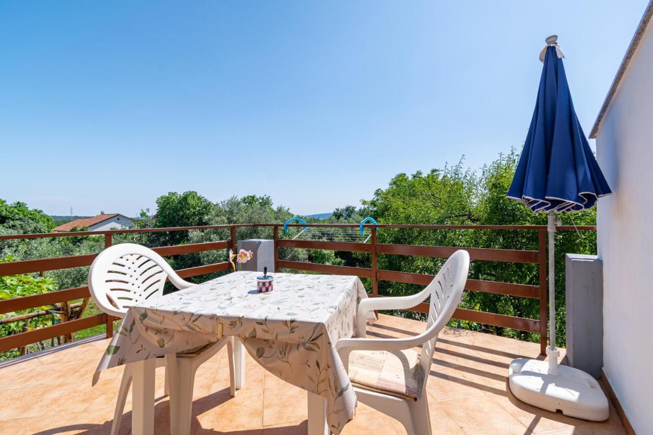 Apartments And Rooms With Parking Space Skrbcici, Krk - 21231 Exterior photo