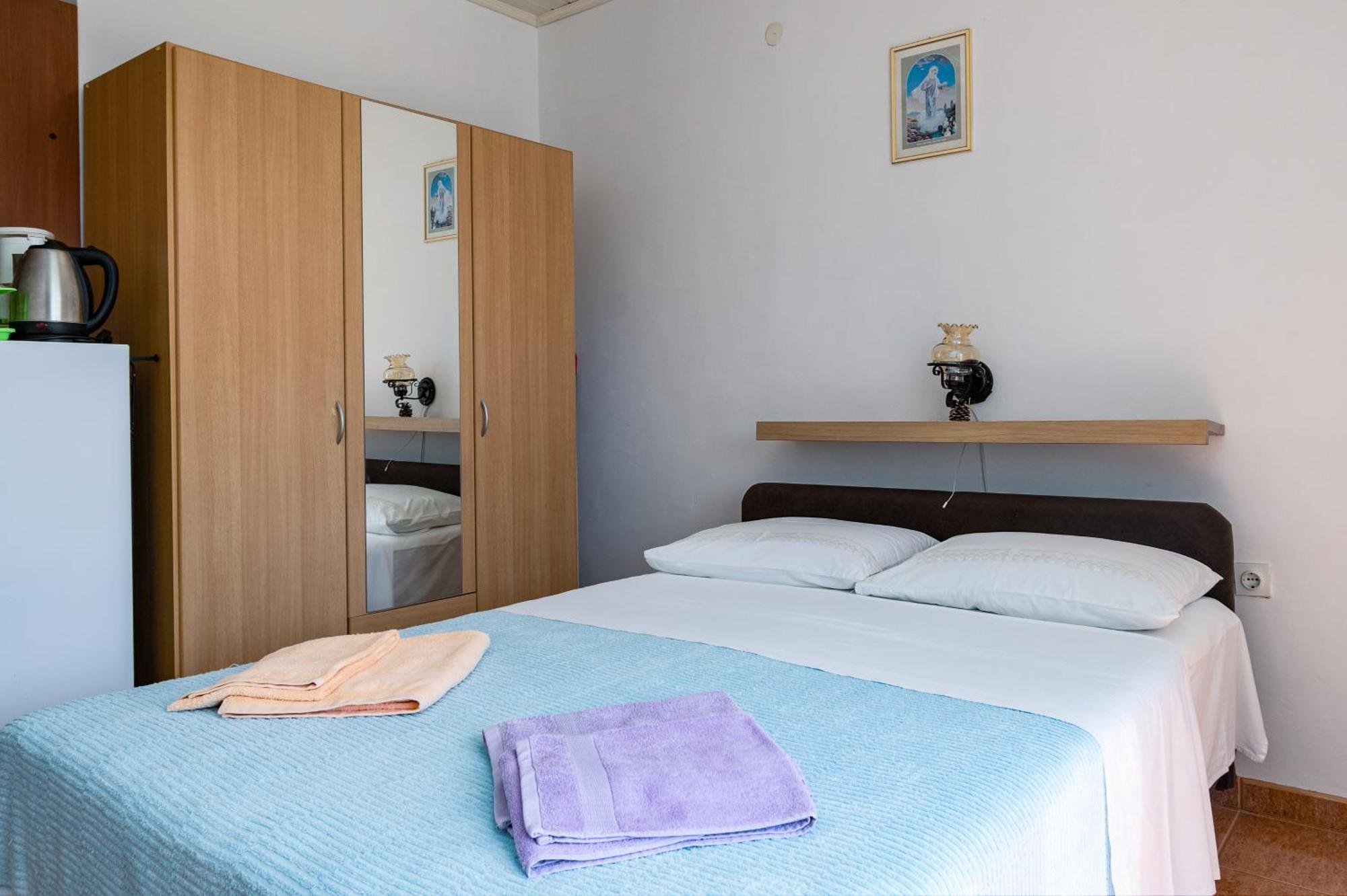 Apartments And Rooms With Parking Space Skrbcici, Krk - 21231 Room photo