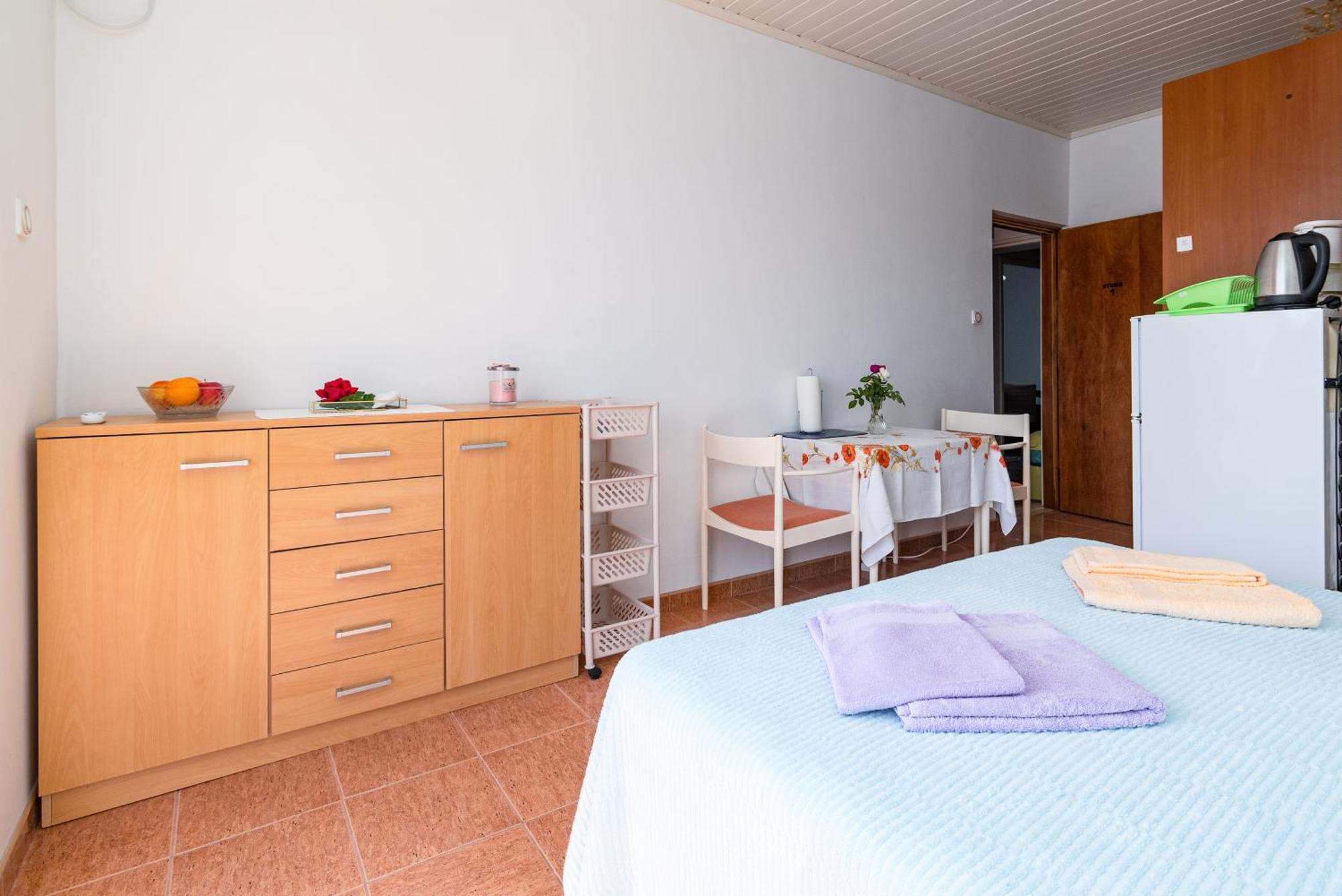 Apartments And Rooms With Parking Space Skrbcici, Krk - 21231 Room photo