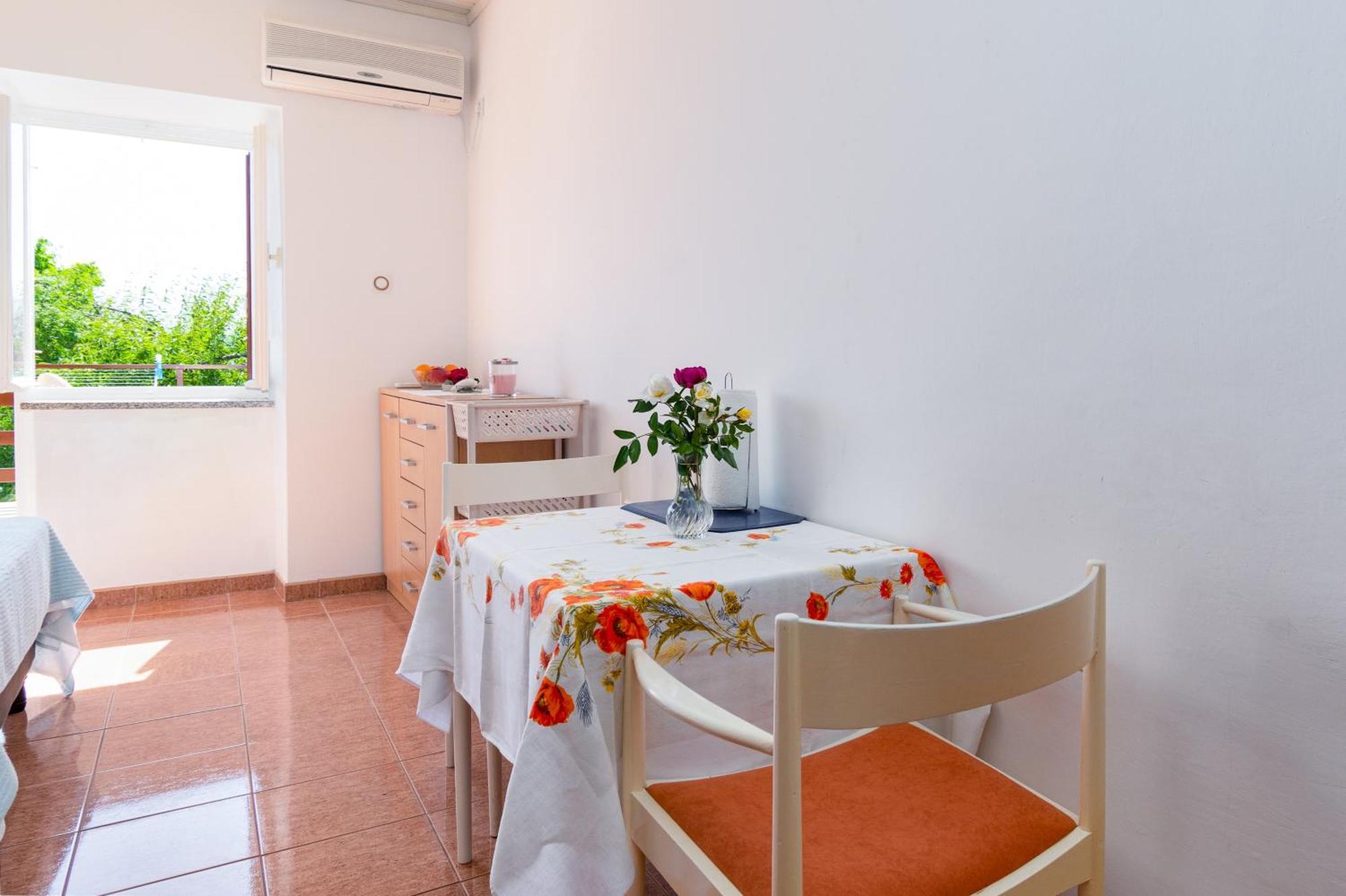 Apartments And Rooms With Parking Space Skrbcici, Krk - 21231 Room photo